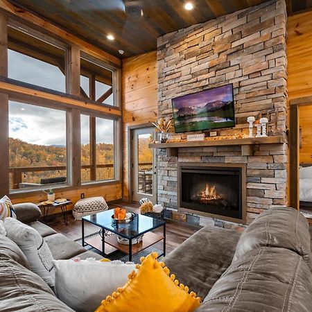 The Overlook - '21 Cabin - Gorgeous Unobstructed Views - Fire Pit Table - Gamerm - Hottub - Xbox - Lots Of Bears Gatlinburg Eksteriør bilde