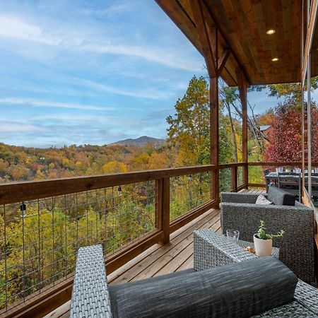 The Overlook - '21 Cabin - Gorgeous Unobstructed Views - Fire Pit Table - Gamerm - Hottub - Xbox - Lots Of Bears Gatlinburg Eksteriør bilde