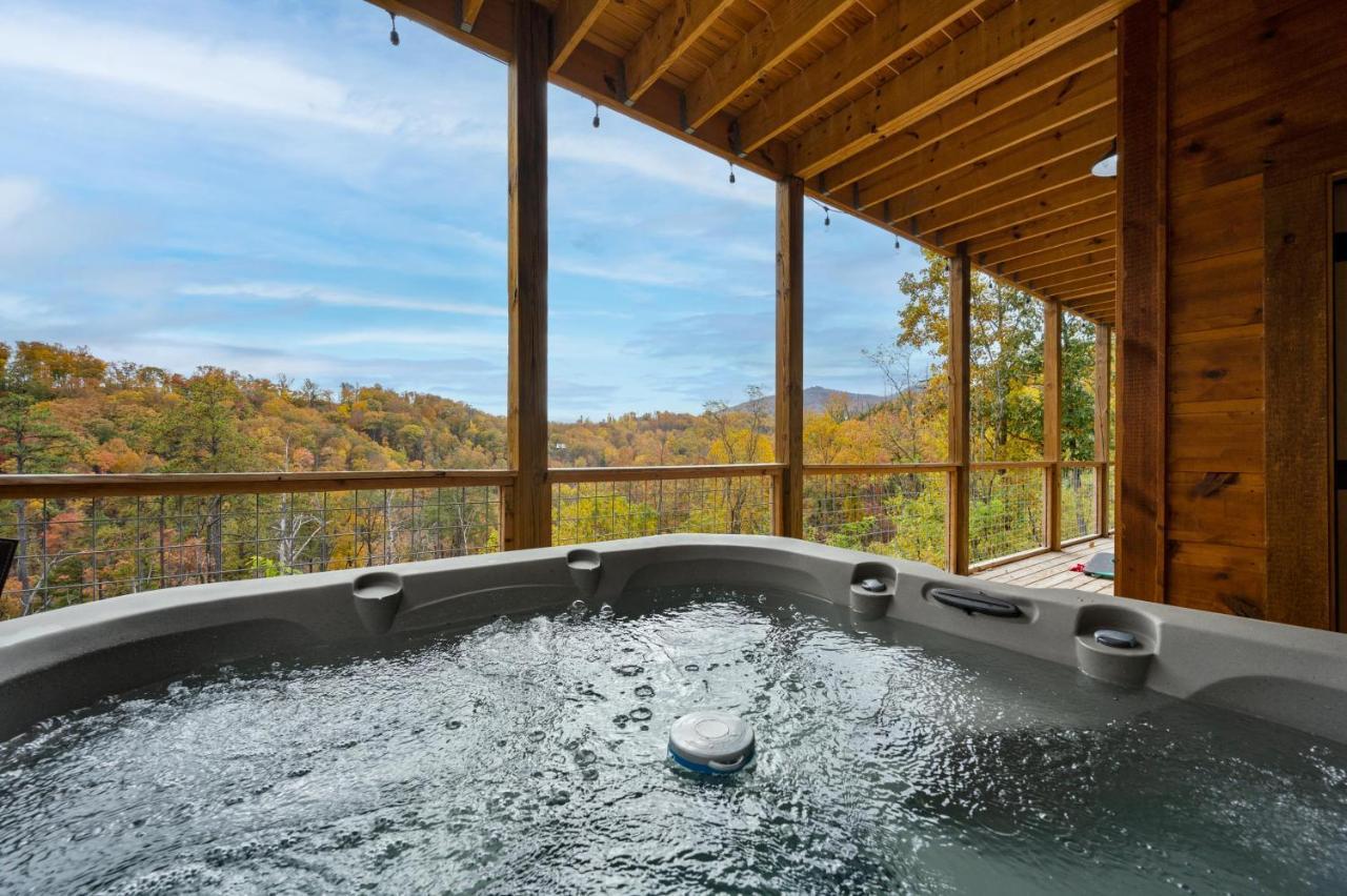 The Overlook - '21 Cabin - Gorgeous Unobstructed Views - Fire Pit Table - Gamerm - Hottub - Xbox - Lots Of Bears Gatlinburg Eksteriør bilde