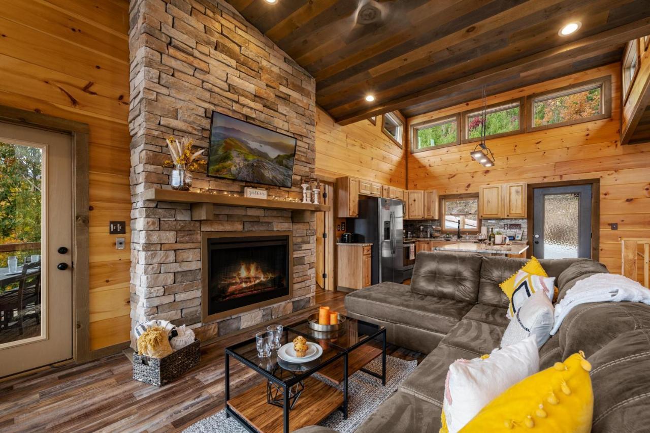 The Overlook - '21 Cabin - Gorgeous Unobstructed Views - Fire Pit Table - Gamerm - Hottub - Xbox - Lots Of Bears Gatlinburg Eksteriør bilde