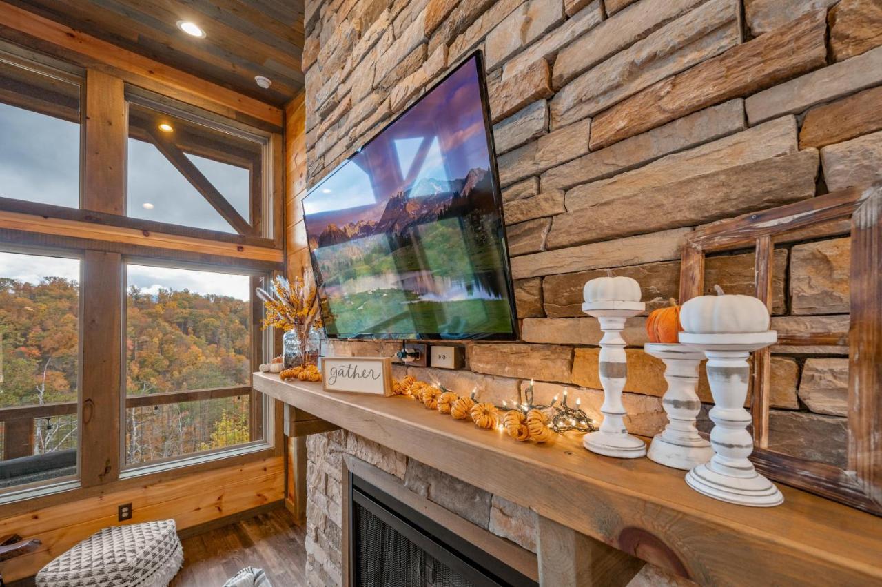 The Overlook - '21 Cabin - Gorgeous Unobstructed Views - Fire Pit Table - Gamerm - Hottub - Xbox - Lots Of Bears Gatlinburg Eksteriør bilde