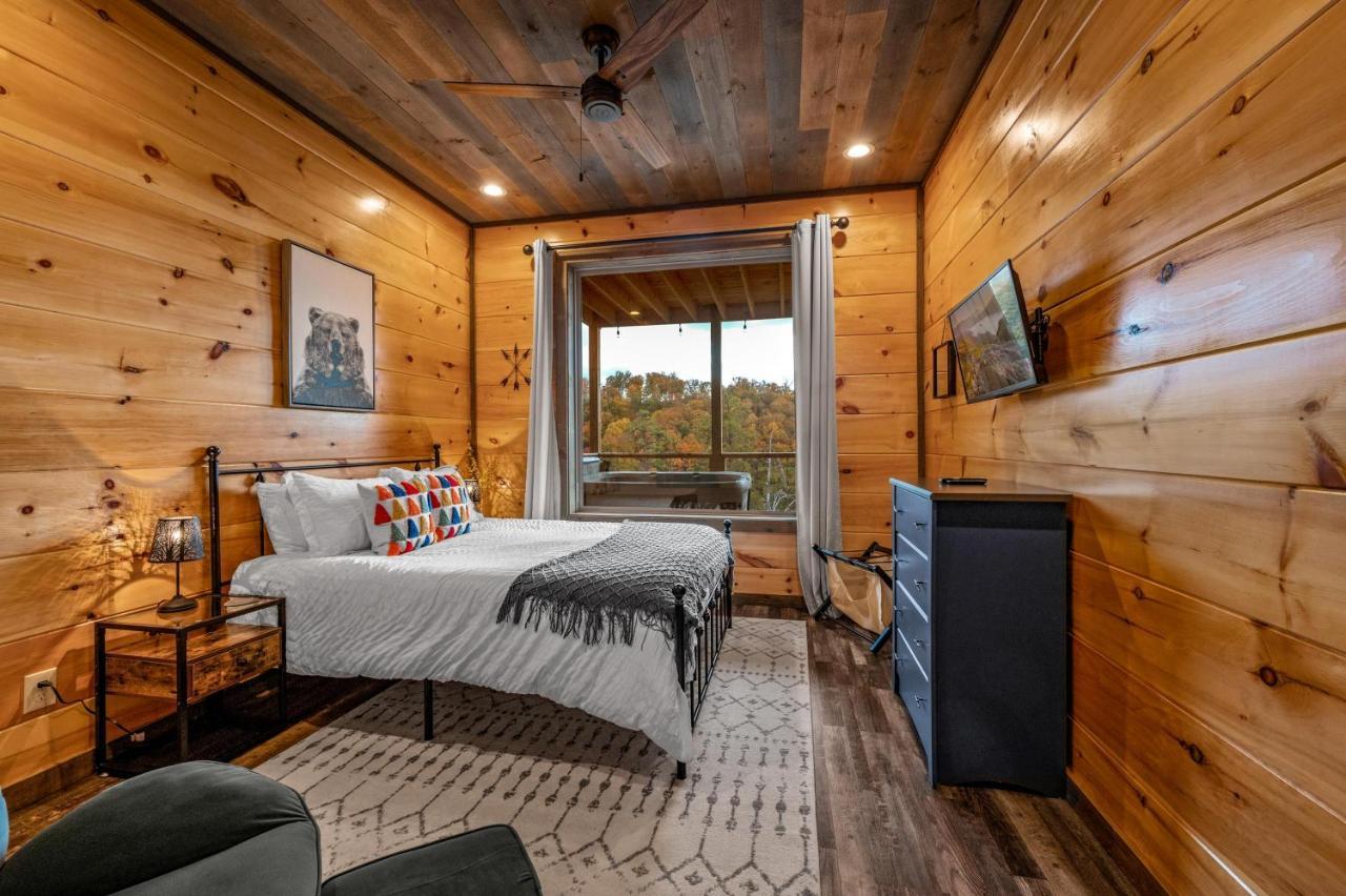 The Overlook - '21 Cabin - Gorgeous Unobstructed Views - Fire Pit Table - Gamerm - Hottub - Xbox - Lots Of Bears Gatlinburg Eksteriør bilde