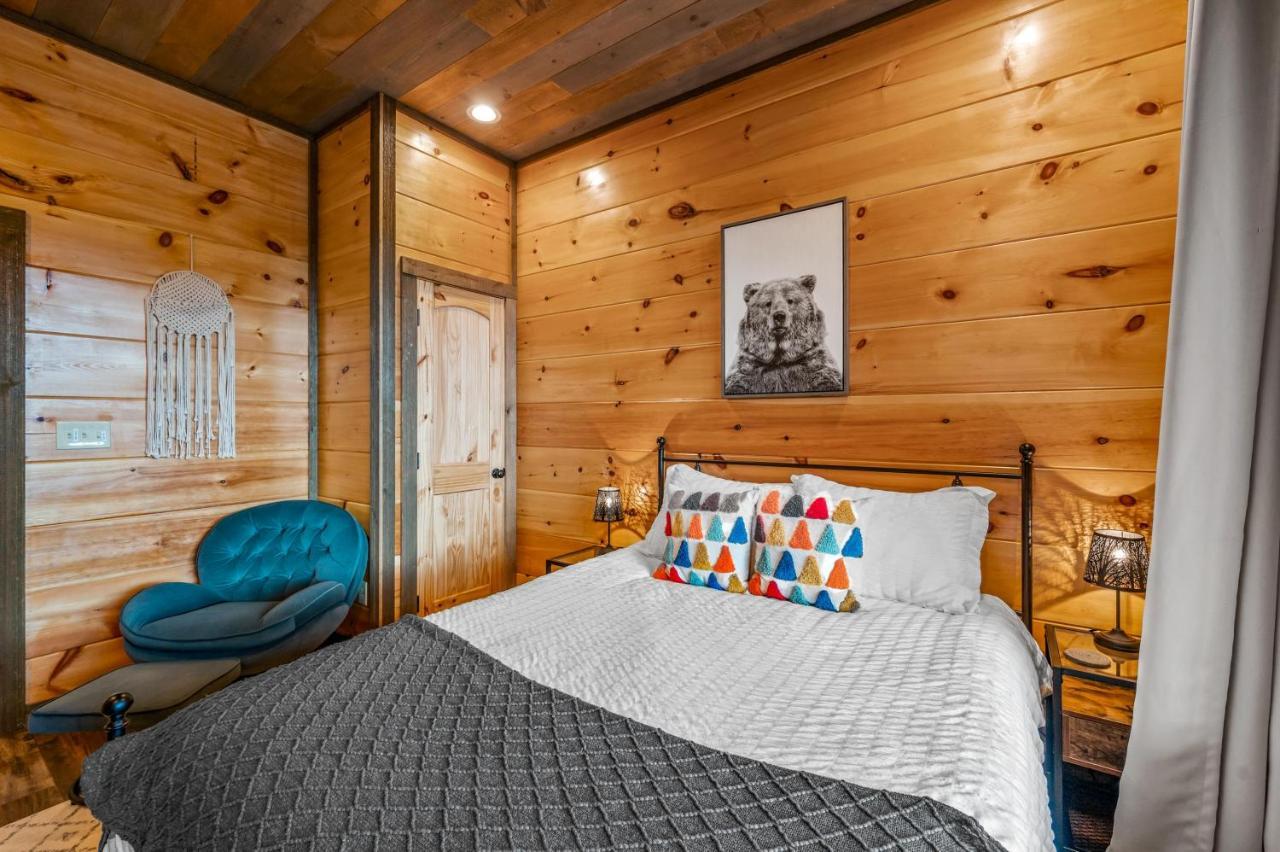 The Overlook - '21 Cabin - Gorgeous Unobstructed Views - Fire Pit Table - Gamerm - Hottub - Xbox - Lots Of Bears Gatlinburg Eksteriør bilde