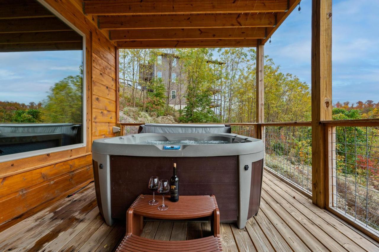 The Overlook - '21 Cabin - Gorgeous Unobstructed Views - Fire Pit Table - Gamerm - Hottub - Xbox - Lots Of Bears Gatlinburg Eksteriør bilde