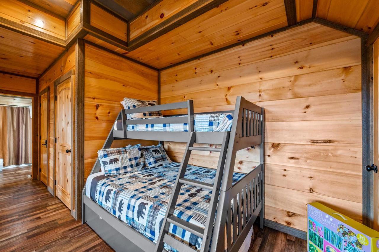 The Overlook - '21 Cabin - Gorgeous Unobstructed Views - Fire Pit Table - Gamerm - Hottub - Xbox - Lots Of Bears Gatlinburg Eksteriør bilde