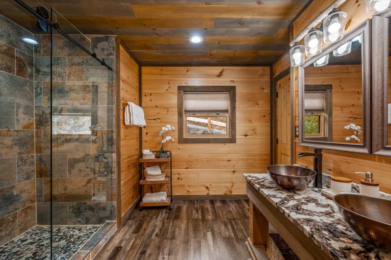 The Overlook - '21 Cabin - Gorgeous Unobstructed Views - Fire Pit Table - Gamerm - Hottub - Xbox - Lots Of Bears Gatlinburg Eksteriør bilde